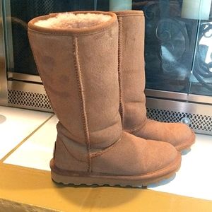 Women's BearPaw Boots Size 7